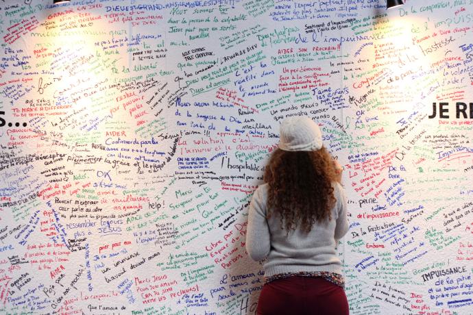 Young woman writing on wall during the Global Experience