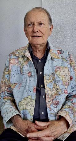 OM founder George Verwer wearing one of his famous world map jackets. Photo by Georg Hoffmann / OM in Switzerland.