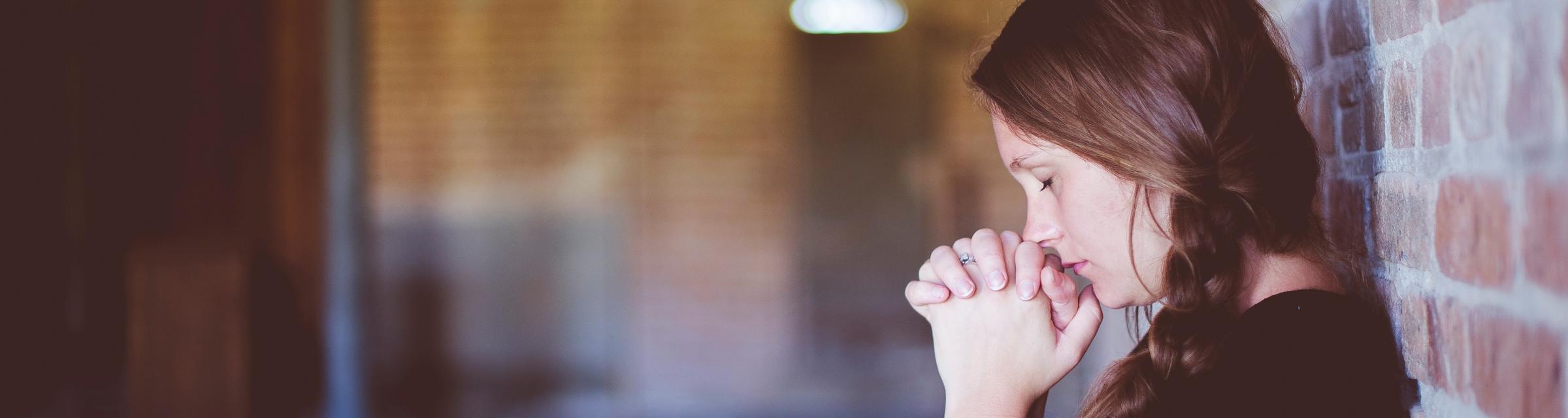girl_praying.jpg