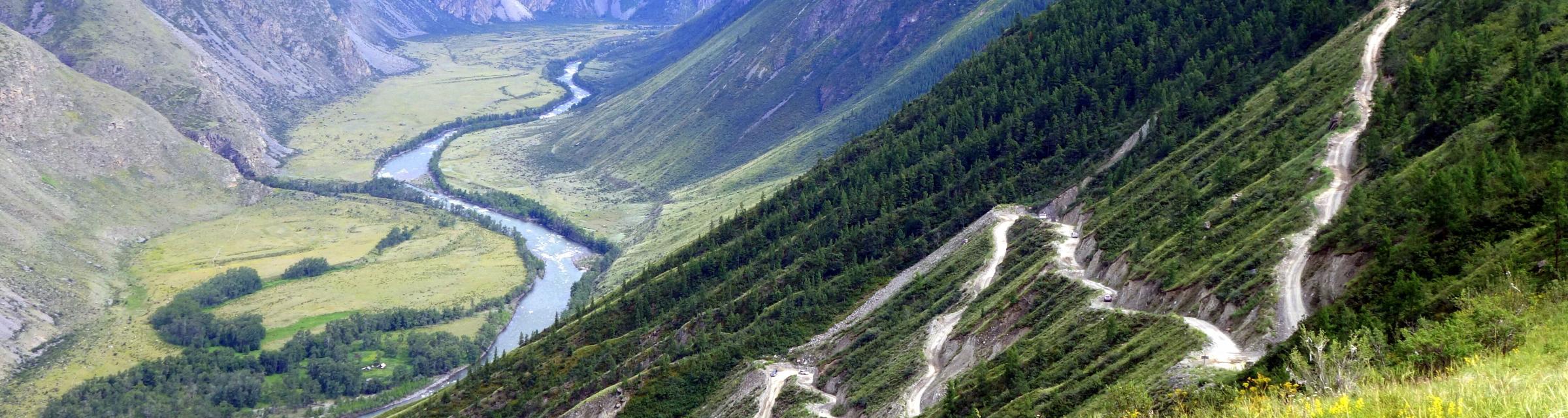 MediaWorks R62684_N_No_restrictions_Mountain_pass_in_the_Republic_of_Altai_-_Siberia,_Russia_.jpg