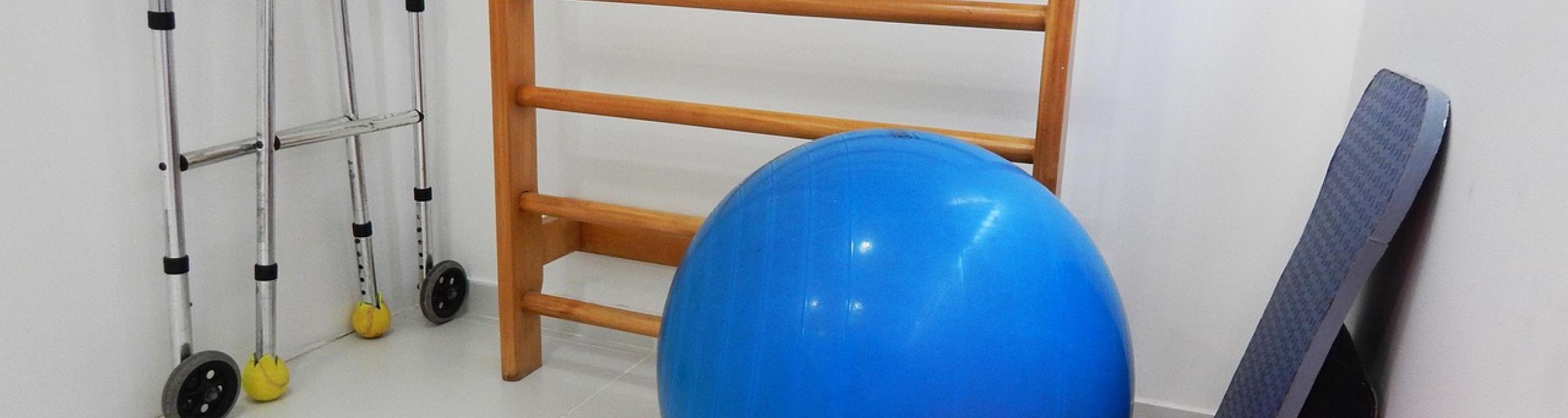collezione di atrezzi da fisioterapia