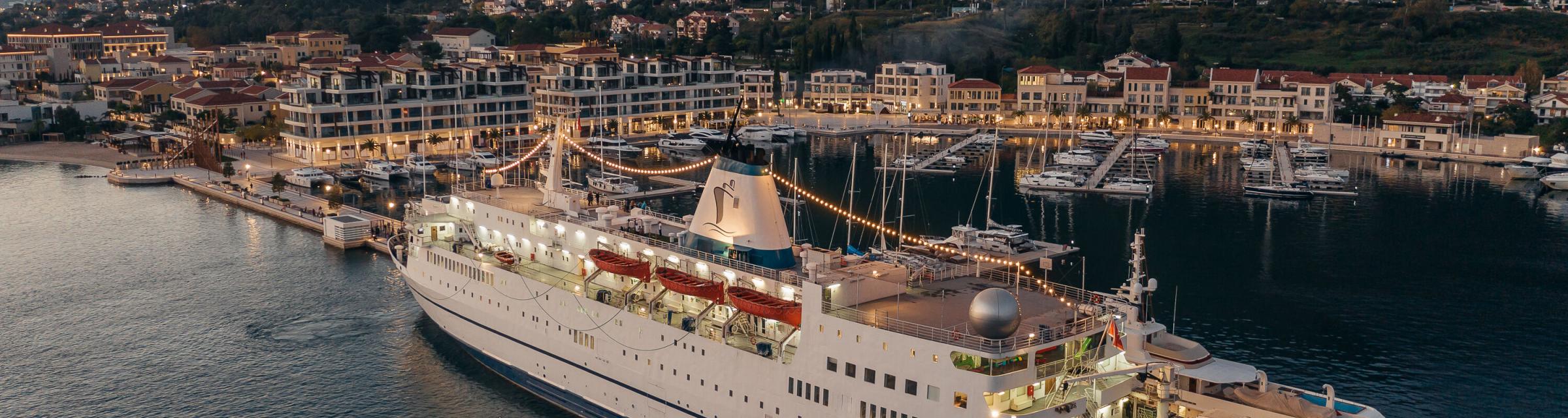 Portonovi, Montenegro :: Ship in port.