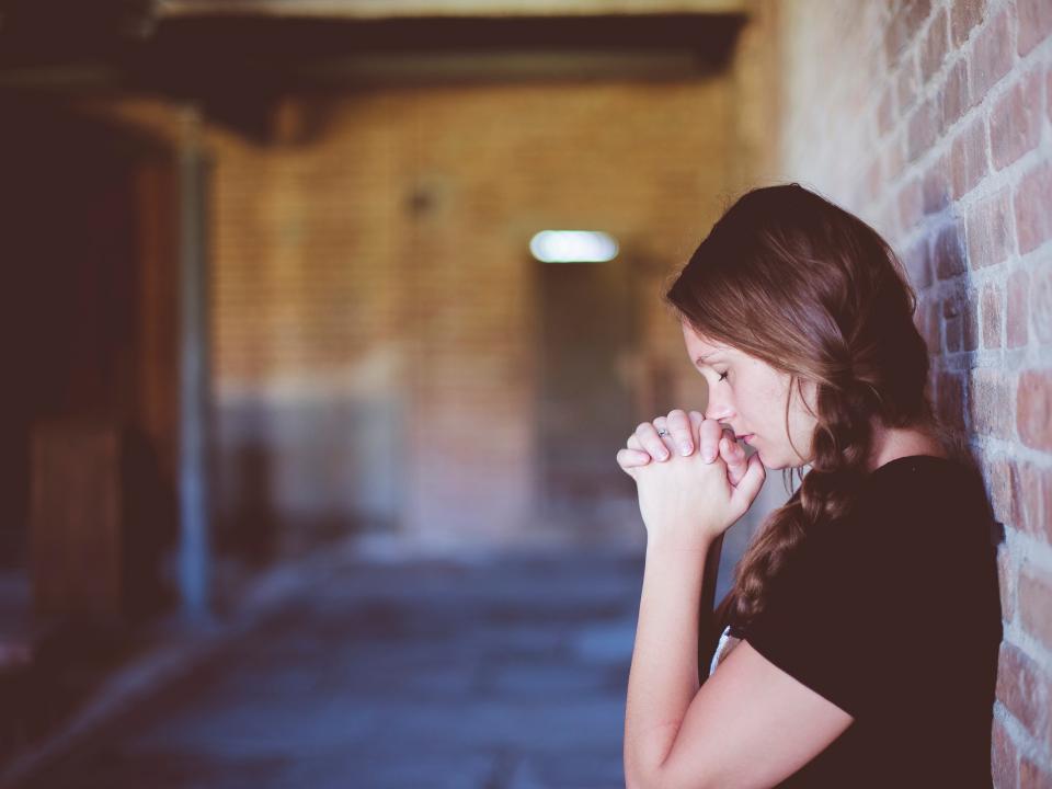girl_praying.jpg