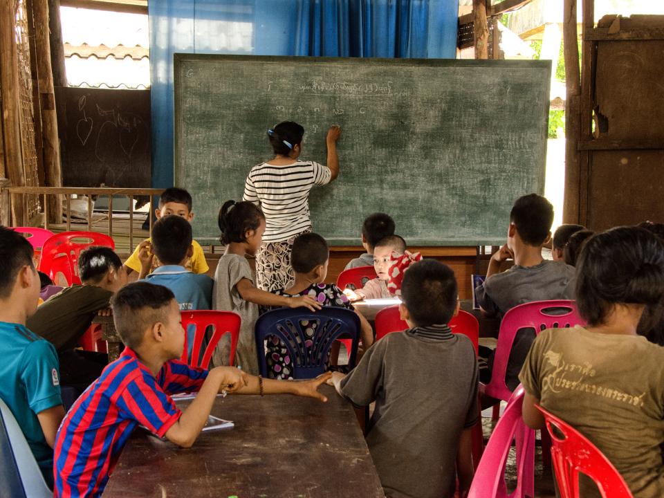 Unterricht in der „Schule der Gnade" in Myanmar
