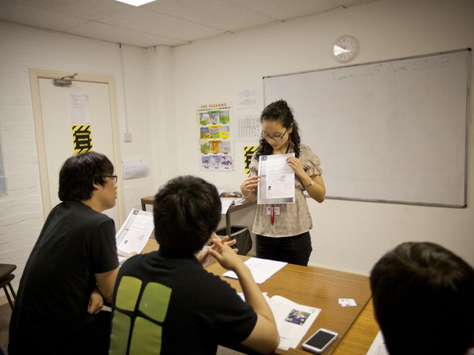 Ginny Mejia (Colombia) teaches a class of English students at OM Lifehope.