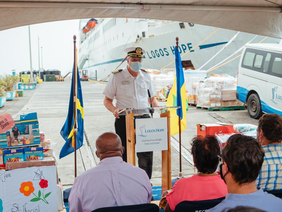 Kingstown, Saint Vincent and the Grenadines :: Captain Tom Dyer (USA) presents relief supplies sent from the people of Curaçao to representatives of the Vincentian government.
