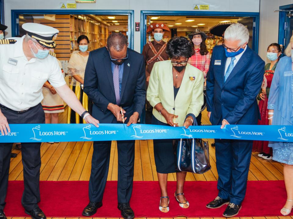 Castries, Saint Lucia :: Prime Minister Philip J. Pierre and former Governor General, Dame Pearlette Louisy (centre) cut the ribbon to declare the bookfair open to the public. Also pictured are the ship's captain, Tom Dyer (USA), director, Randy Grebe (US