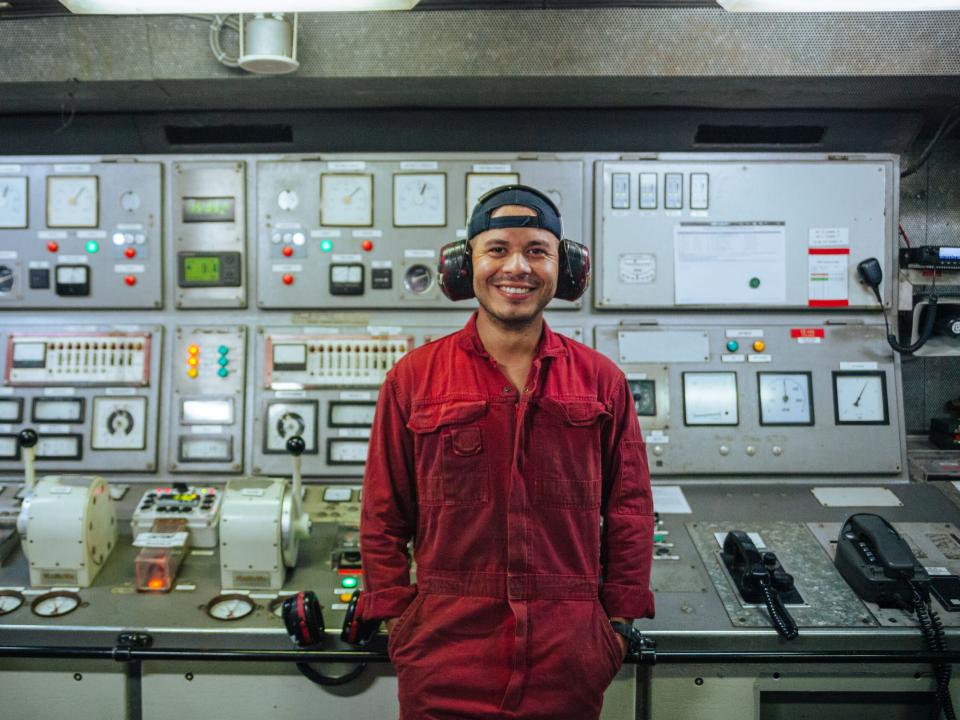 OM Ships :: Jareht Gradiz (Nicaragua) works in the engine room on board Logos Hope.