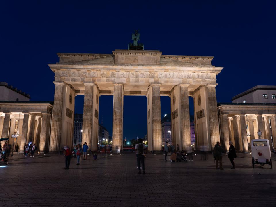 Brandenburg Gate at night. Photo by Achim Schneider.