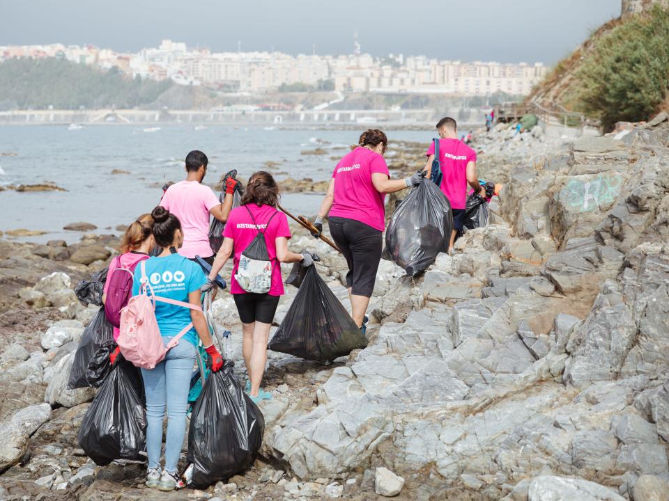 Ceuta, Spain :: Crewmembers collect trash from a beach alongside the team from the ‘Ceuta sin Plastico’ organisation.
