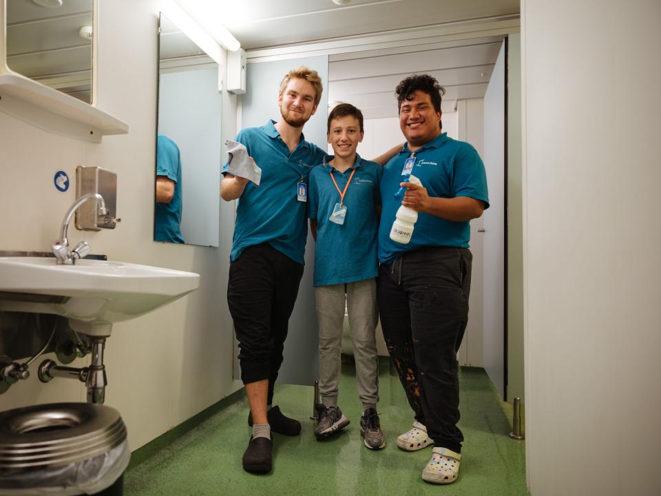Logos Hope :: Moises (Panama, right) with his team cleaning the ship's bathrooms