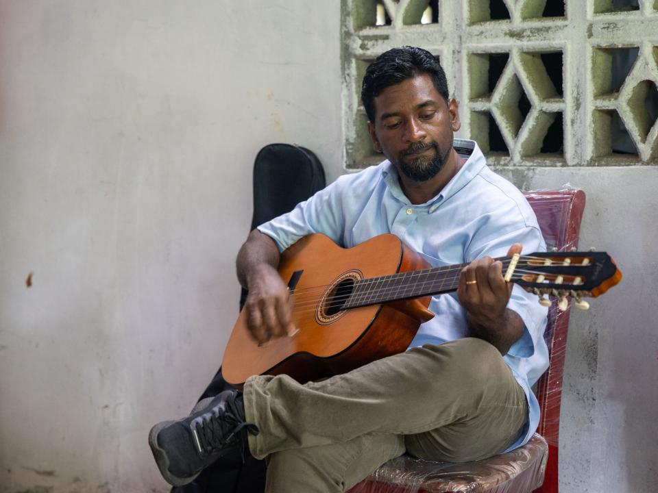 Worship at a house church. The OM team regularly does children's ministry in Piriati, a three-hour drive from Panama City. Photo by RJ Rempel.