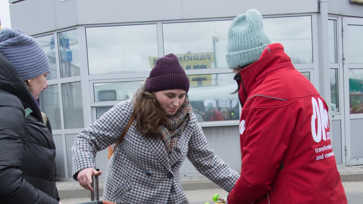 Ukrainians continue to flee war. Over 2.5 million have crossed over into Poland and have left behind fathers, brothers and a country full of uncertainty. OM workers and volunteers continue to serve directly on the border, welcoming those arriving, especia