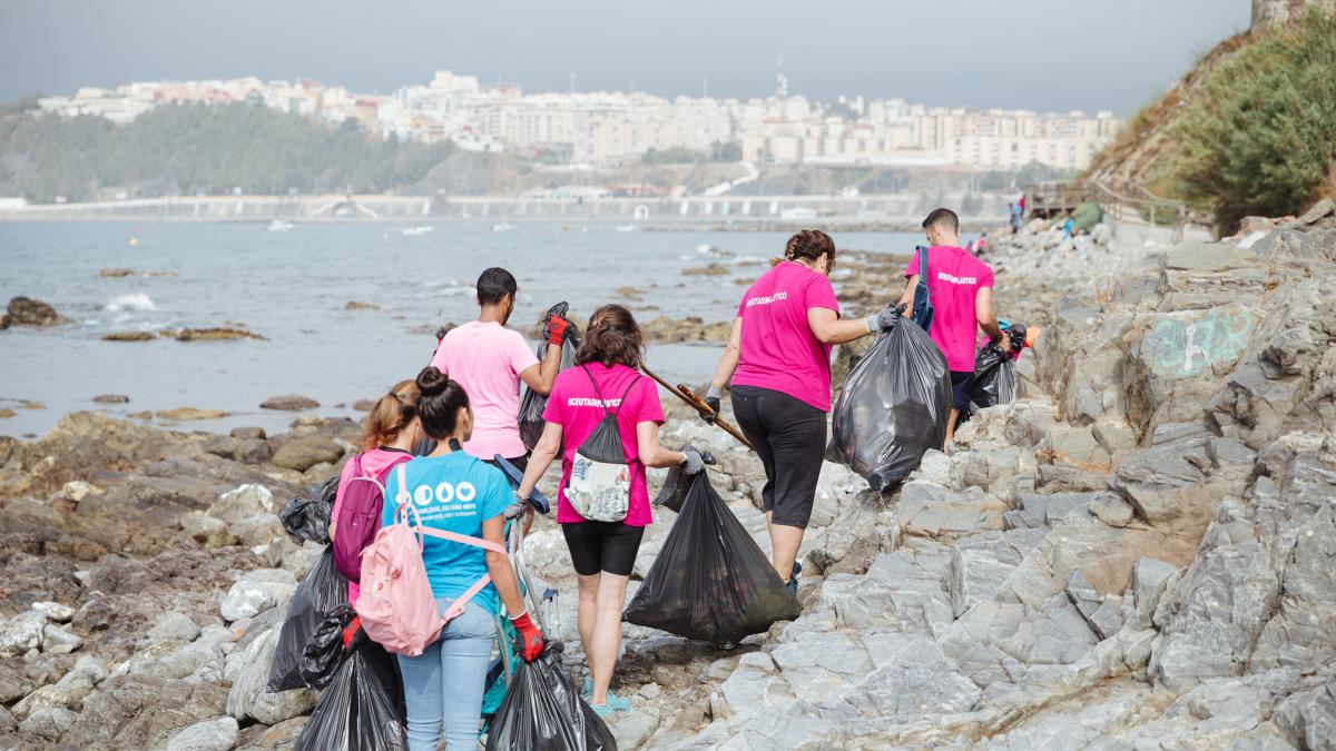 Ceuta, Spain :: Crewmembers collect trash from a beach alongside the team from the ‘Ceuta sin Plastico’ organisation.