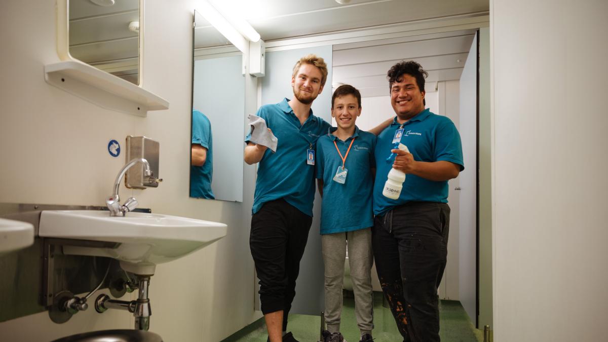Logos Hope :: Moises (Panama, right) with his team cleaning the ship's bathrooms