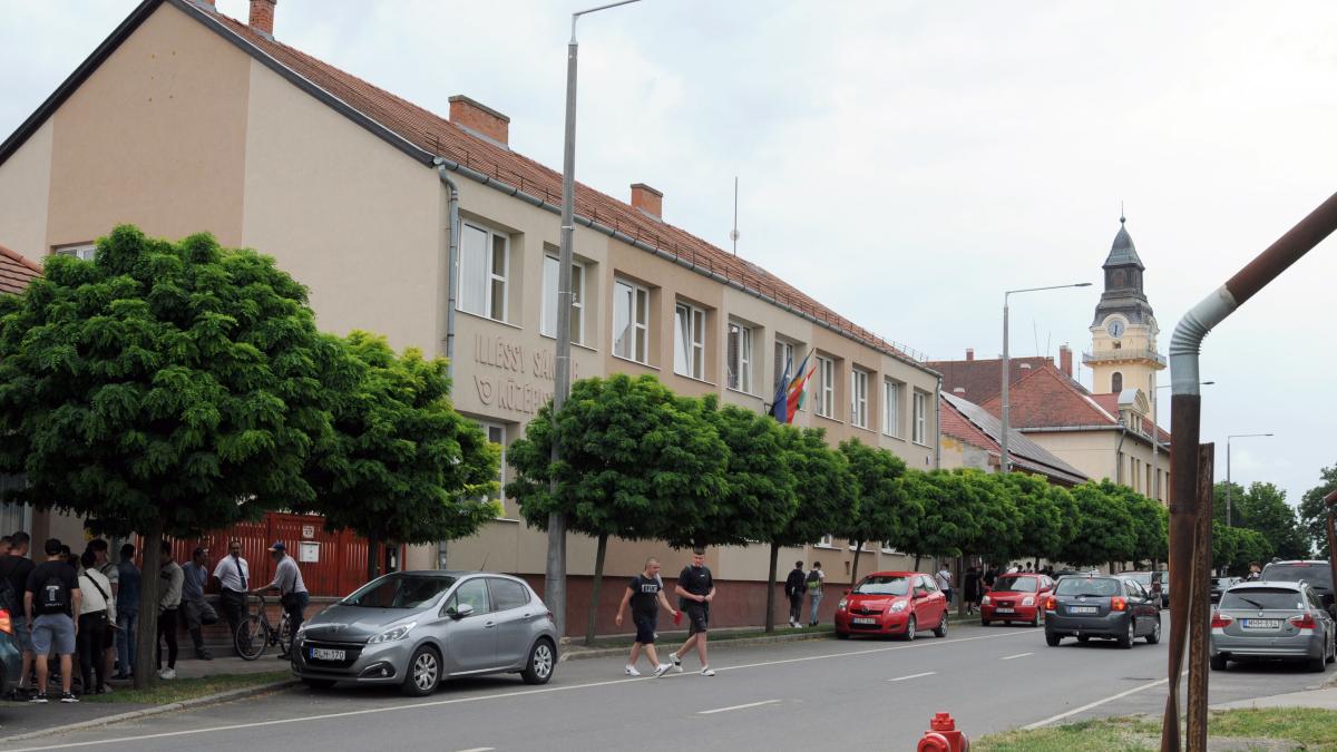 The Bill Drake Band performed concerts in a variety of venues across Hungary, including schools, churches and open air. Photo by Photo-guy / Guy Williams.
