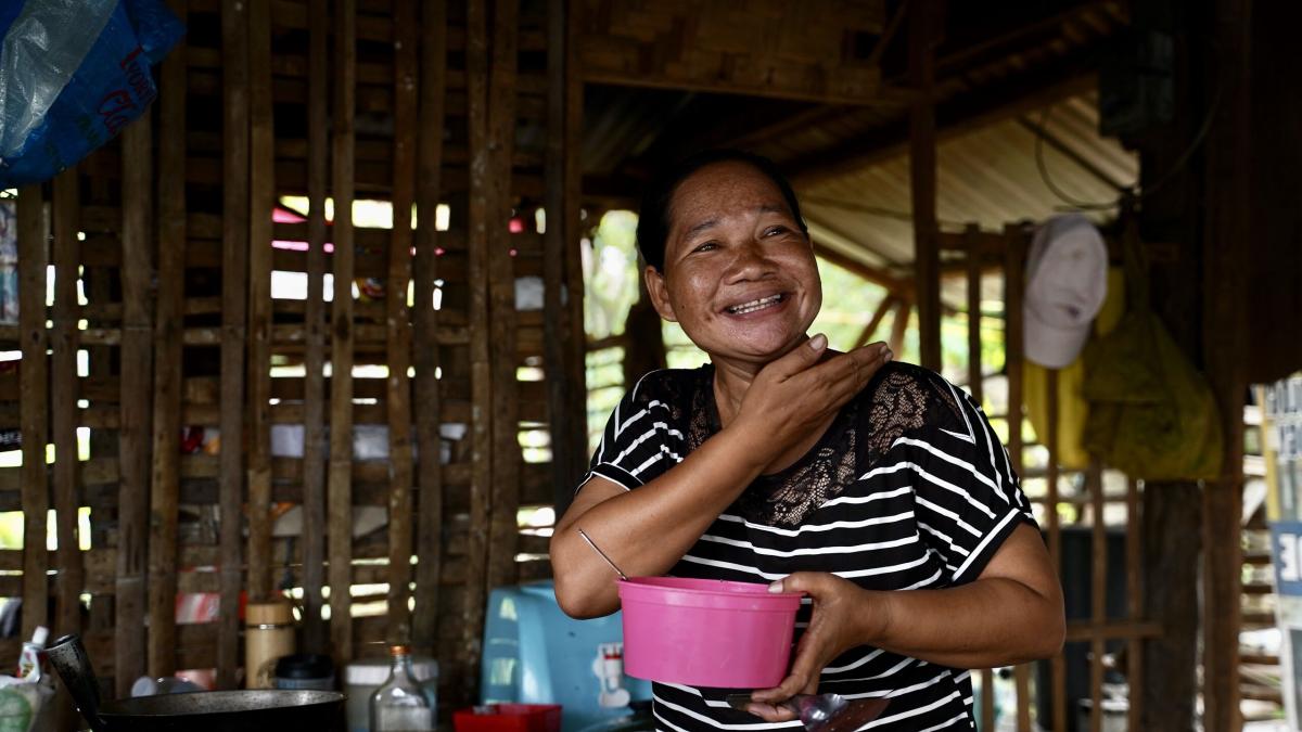 Woman who received relief goods from OM Philippines smiling. Photo by Nora M