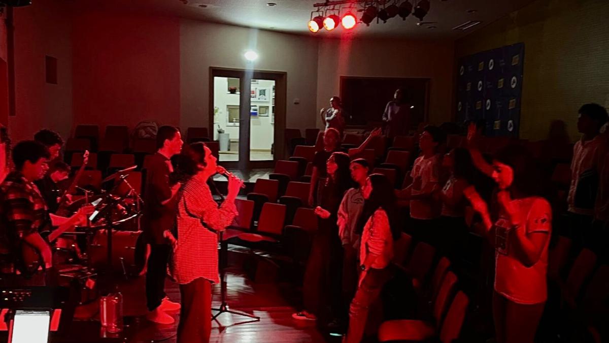 Teenagers in Portugal had their first experience of TeenStreet during a day-long event in Porto in April. The TeenStreet SEVEN Kick-Off event mirrored what happens at the large TeenStreet event in Germany each summer, with moments of praise, fun and worsh