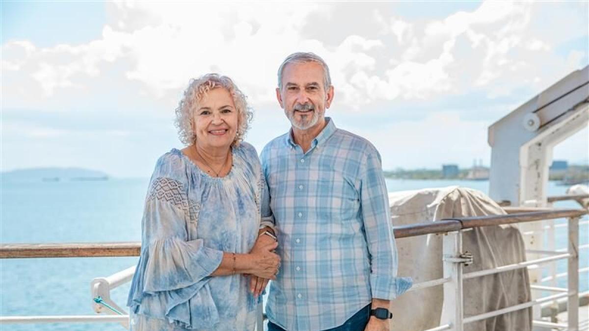 Ships :: Logos Hope Director Decio De Carvalho (Brazil) and his wife Elba (Puerto Rico)