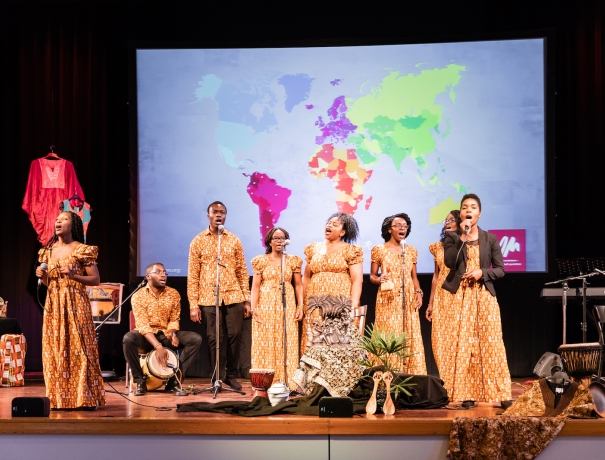 Der afrikanische Chor „Elikia“ brachte afrikanische Stimmung © Foto: OM, Konstatin Neureuther