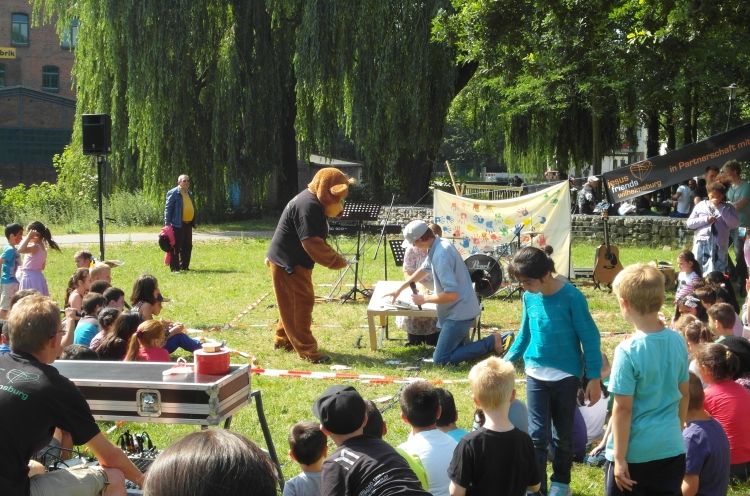 Kinderparty in einem Hamburger Park