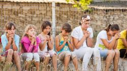 Moldovan children praying (Love Moldova 2015)